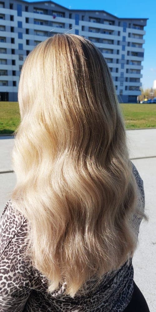 Plavi balayage s mekanim valovima - Petit Salon Zagreb